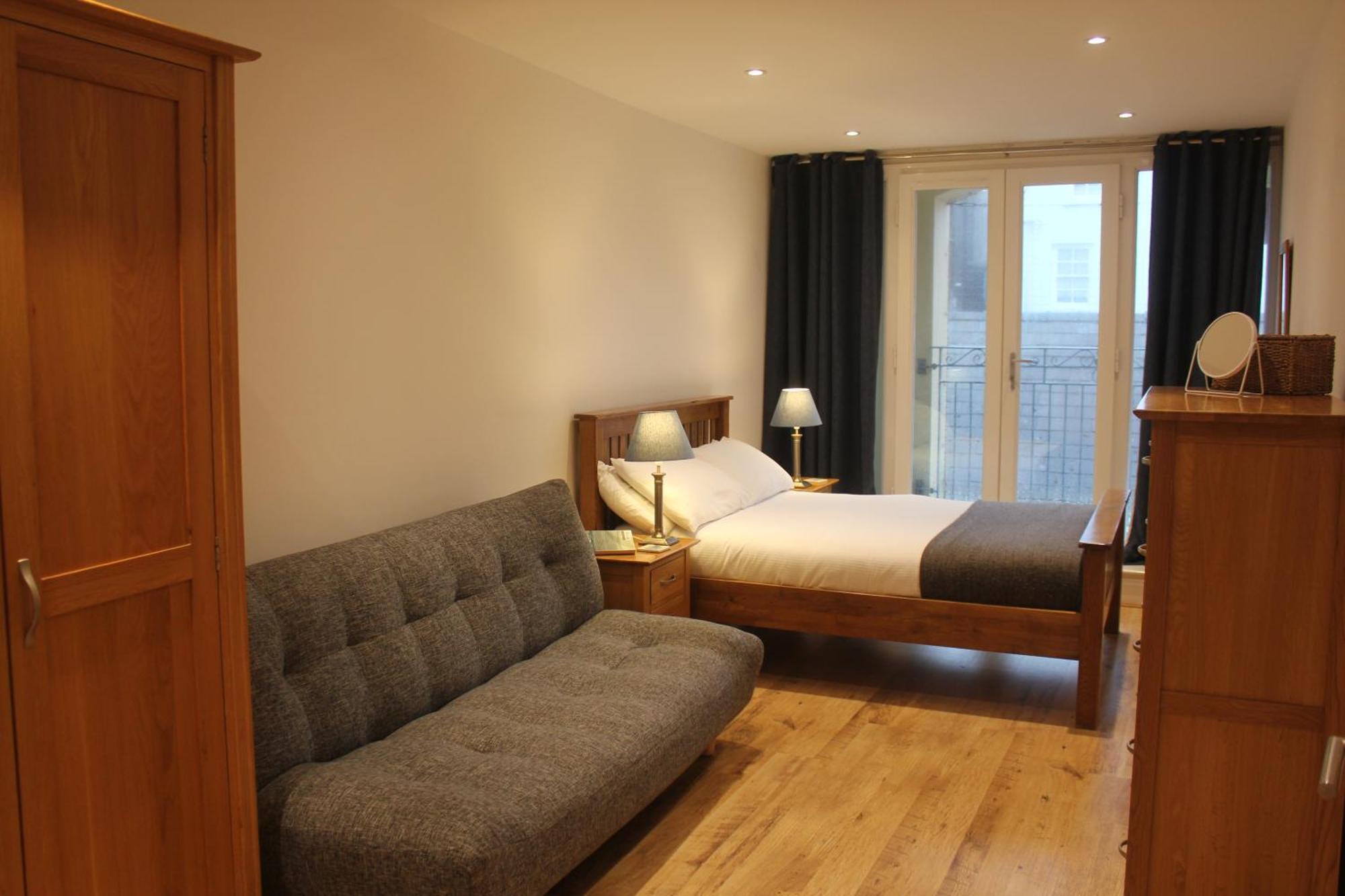 Stylish Flat In Central Tenby & Free Parking Exterior photo